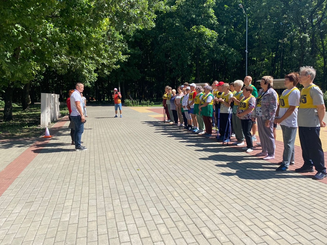 В парке Юсуповых прошло спортивное мероприятие для старшего поколения нашего района.